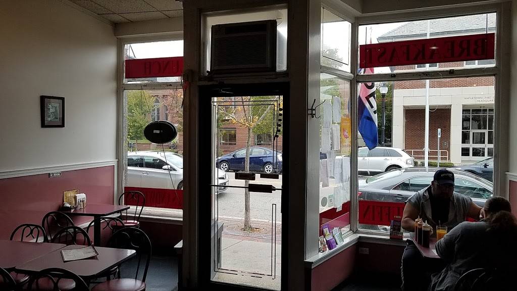 Crown Cafe | meal takeaway | 106 Main St, Watertown, MA 02472, USA | 6179239219 OR +1 617-923-9219