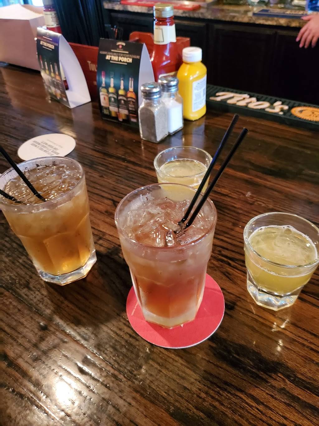 Porch Willoughby | restaurant | 37638 Vine St, Willoughby, OH 44094, USA | 4408561061 OR +1 440-856-1061