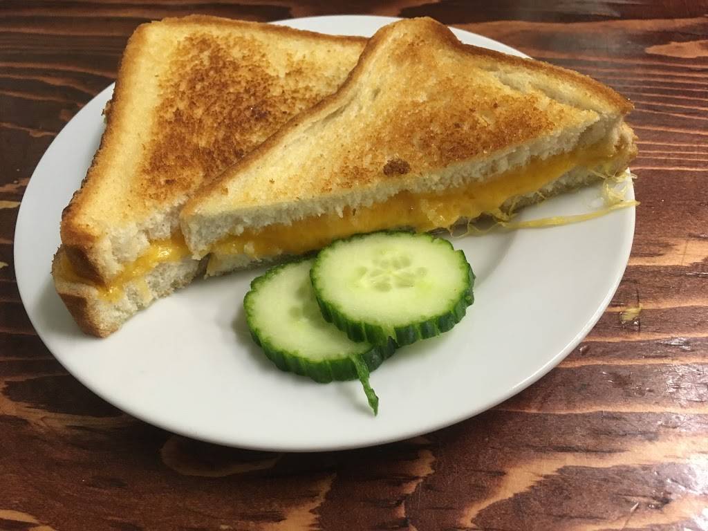 Charmins Wholesome Foods Catering and The Club House Restaurant | restaurant | 153 Kent St W, Lindsay, ON K9V 2Y5, Canada | 7053209828 OR +1 705-320-9828