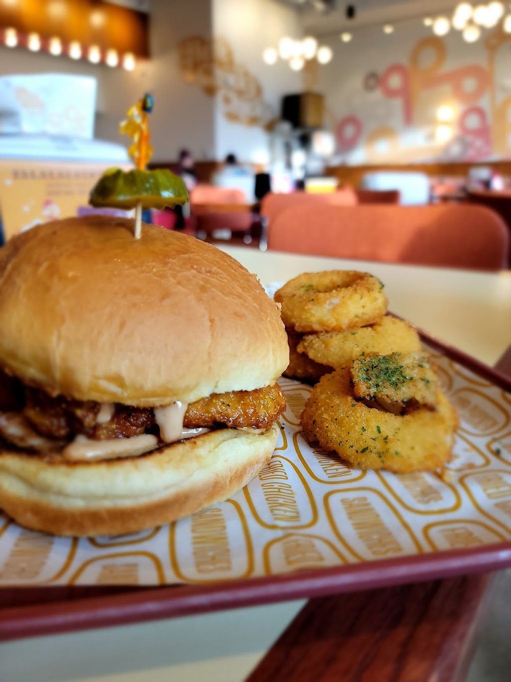 Here Chicky Chicky | restaurant | 20340 W Lord St, Brookfield, WI 53045, USA | 2623954789 OR +1 262-395-4789