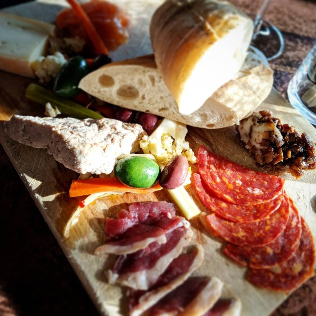 Microbrasserie Dieu Du Ciel | restaurant | 259 de Villemure, Saint-Jérôme, QC J7Z 5J4, Canada | 4504363438 OR +1 450-436-3438