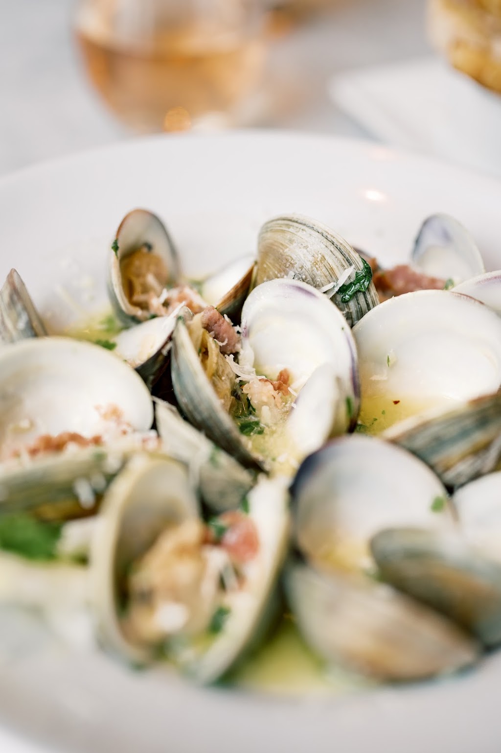 L.M. Social | restaurant | 238 W Jefferson St, Syracuse, NY 13202, USA | 3153960014 OR +1 315-396-0014