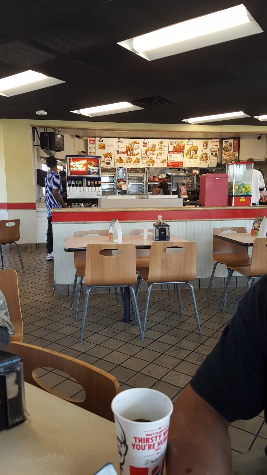 KFC | restaurant | 2256 Lamar Ave, Memphis, TN 38114, USA | 9014540070 OR +1 901-454-0070