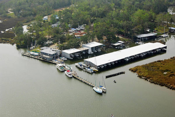 The Grand Mariner Marina & Restaurant | restaurant | 6036 Rock Point Rd, Mobile, AL 36605, USA | 2515258395 OR +1 251-525-8395