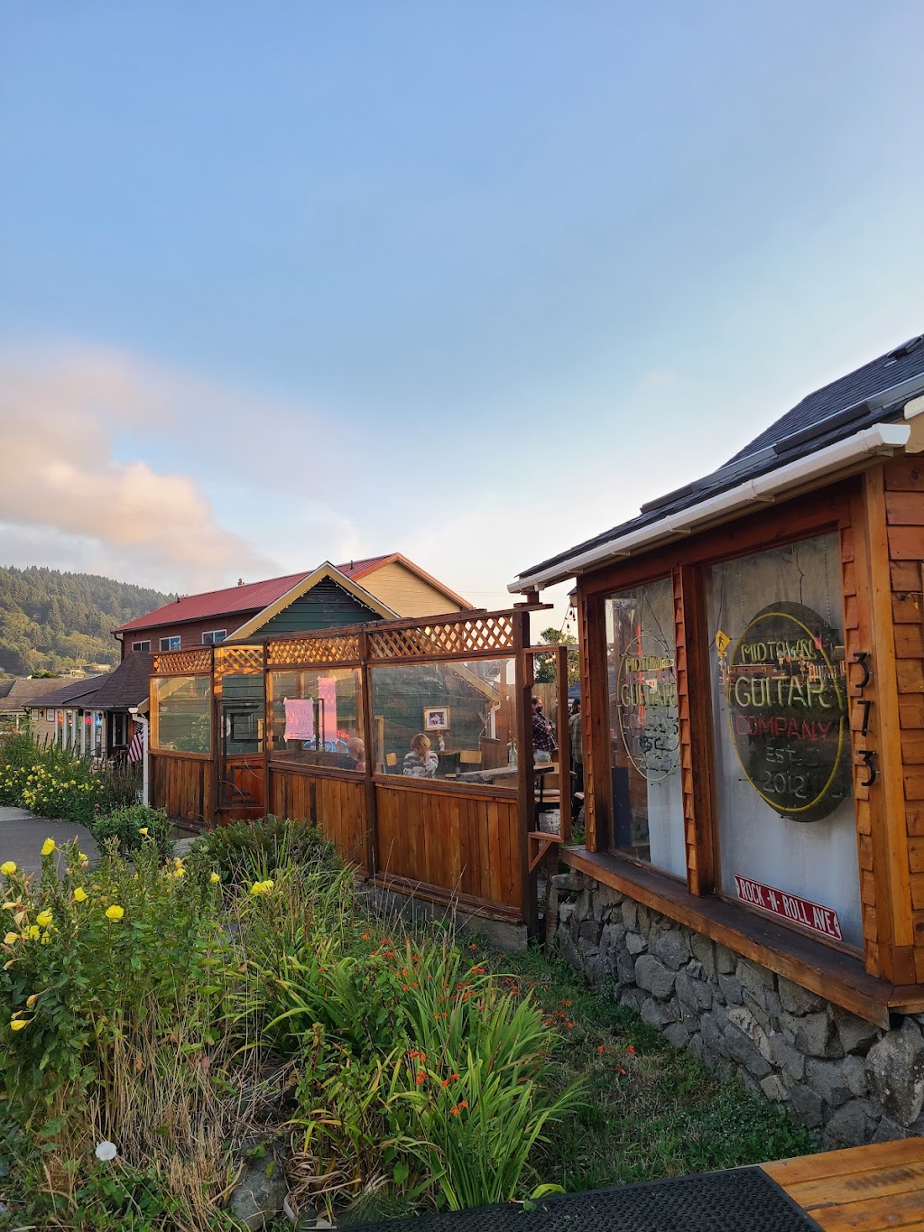 Saint Perpetua Patio | restaurant | 357 Hwy 101 N, Yachats, OR 97498, USA | 5412706780 OR +1 541-270-6780