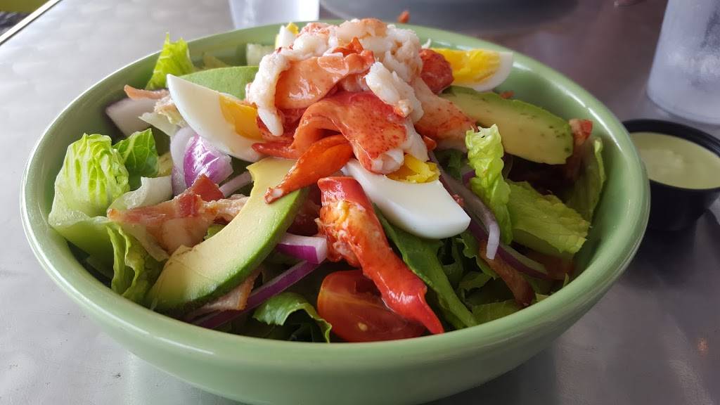 Sand Dollar Bar & Grille | restaurant | 2 Beach St, York, ME 03909, USA | 2076060077 OR +1 207-606-0077