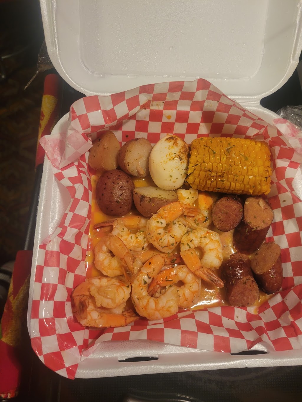 Whats Crackin | restaurant | 2711 Corner Ct, Alton, IL 62002, USA | 6184338055 OR +1 618-433-8055