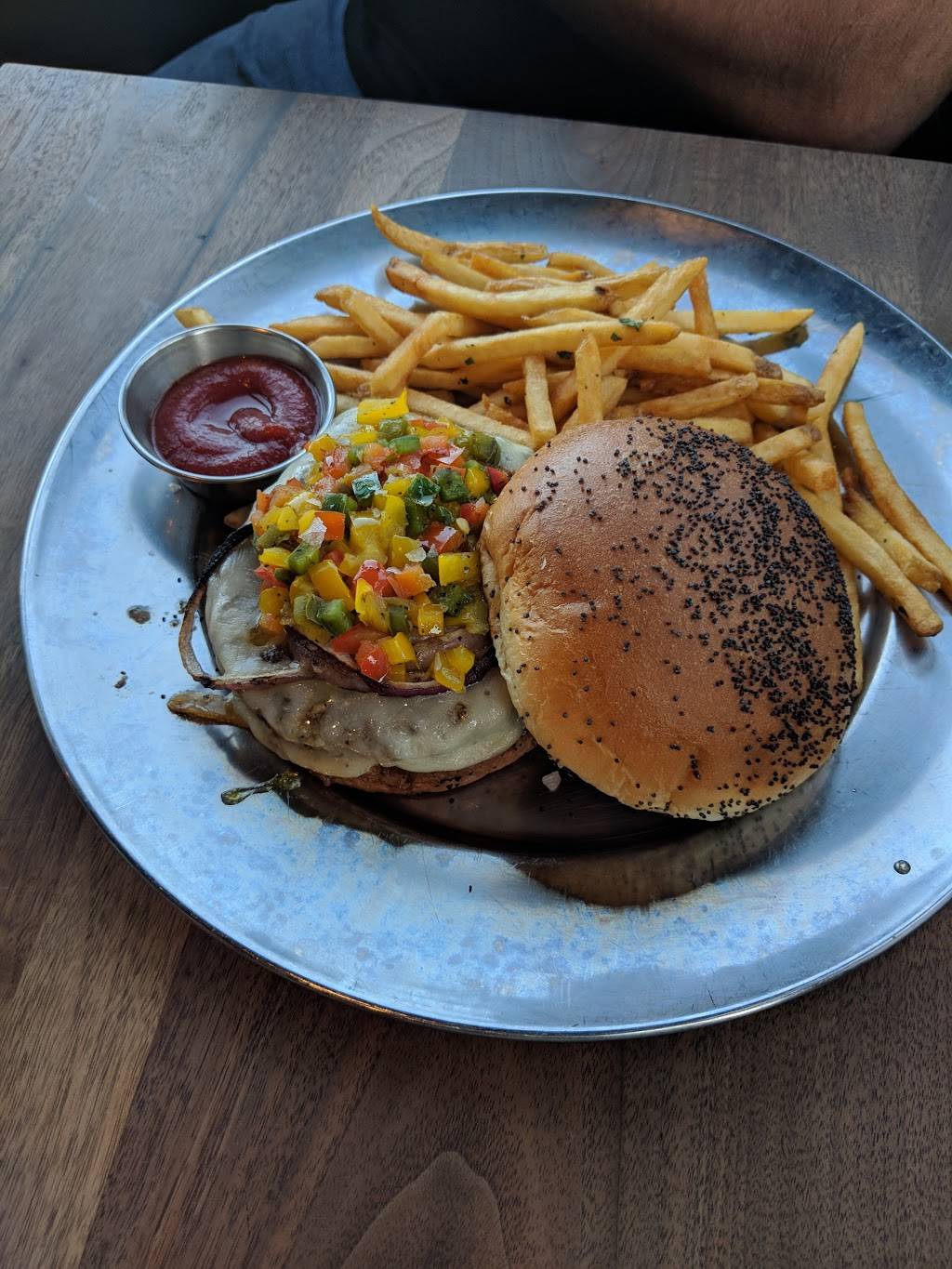 Eureka! | restaurant | 12101 Crenshaw Blvd, Hawthorne, CA 90250, USA | 3103318233 OR +1 310-331-8233