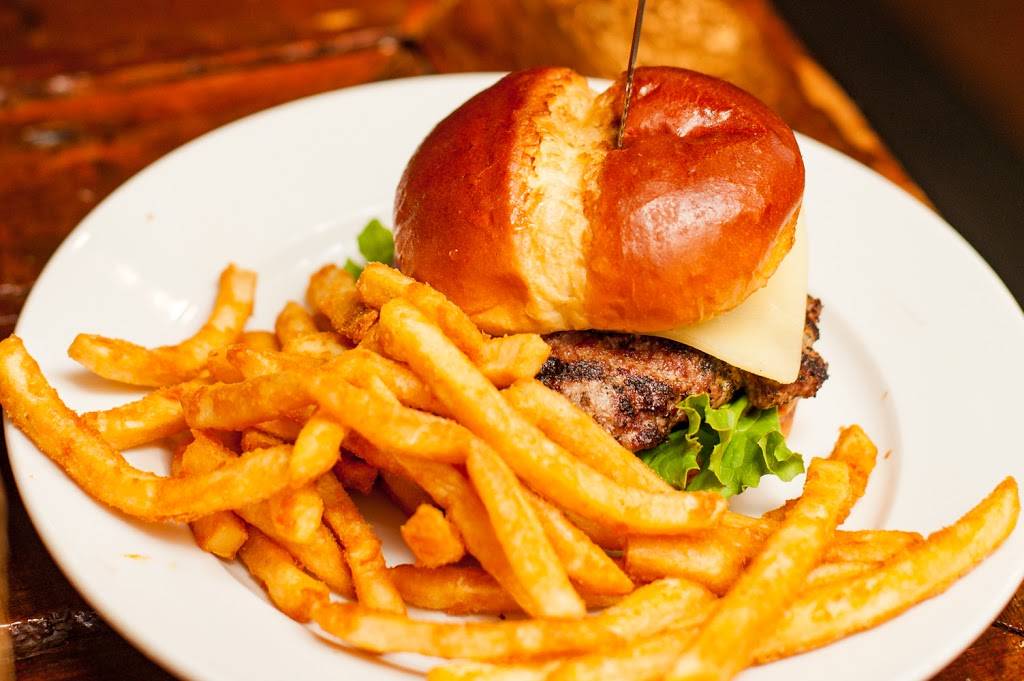 The Greenhorn Saloon & Eatery | restaurant | 303 Bedford Rd, Morris, IL 60450, USA | 8155135671 OR +1 815-513-5671