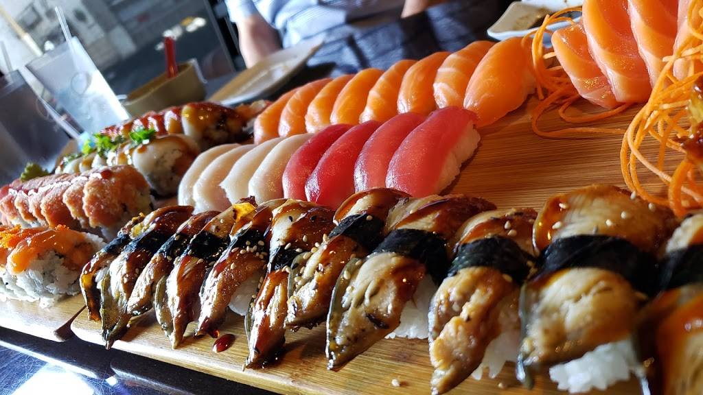 Sushi World | restaurant | 6251 McCormick Blvd, Chicago, IL 60659, USA | 7739777189 OR +1 773-977-7189
