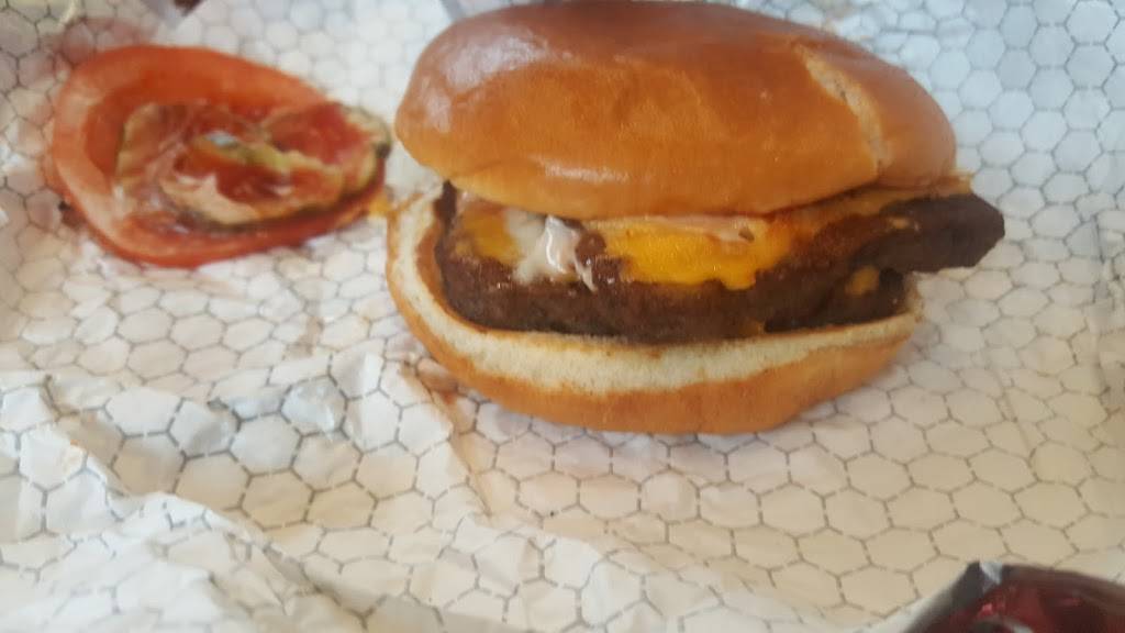 Wendys | restaurant | 1569 The Queensway, Etobicoke, ON M8Z 1T8, Canada | 4162517991 OR +1 416-251-7991