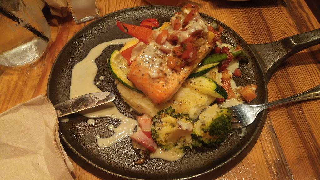 Le White Rabbit | restaurant | 2965 Rue Picard, Saint-Hyacinthe, QC J2S 1H2, Canada | 4507737178 OR +1 450-773-7178