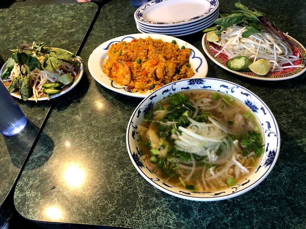 Pho Sriracha | restaurant | 5515 4th Ave S, Seattle, WA 98108, USA | 2067649528 OR +1 206-764-9528
