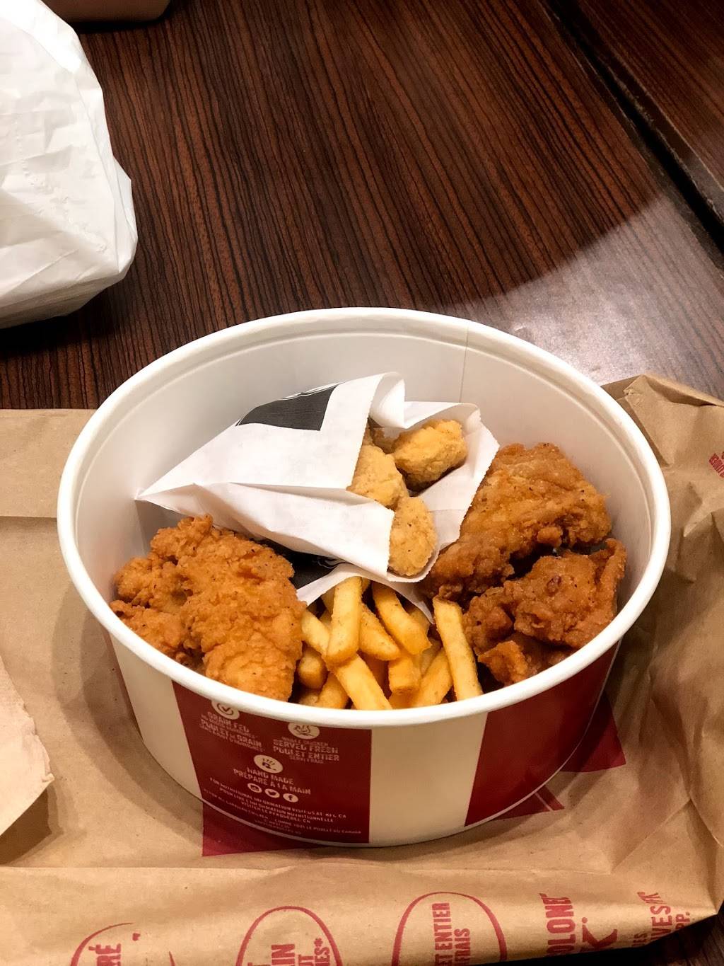 KFC | meal delivery | 100 City Centre Dr, Mississauga, ON L5B 2C9, Canada | 9052764222 OR +1 905-276-4222