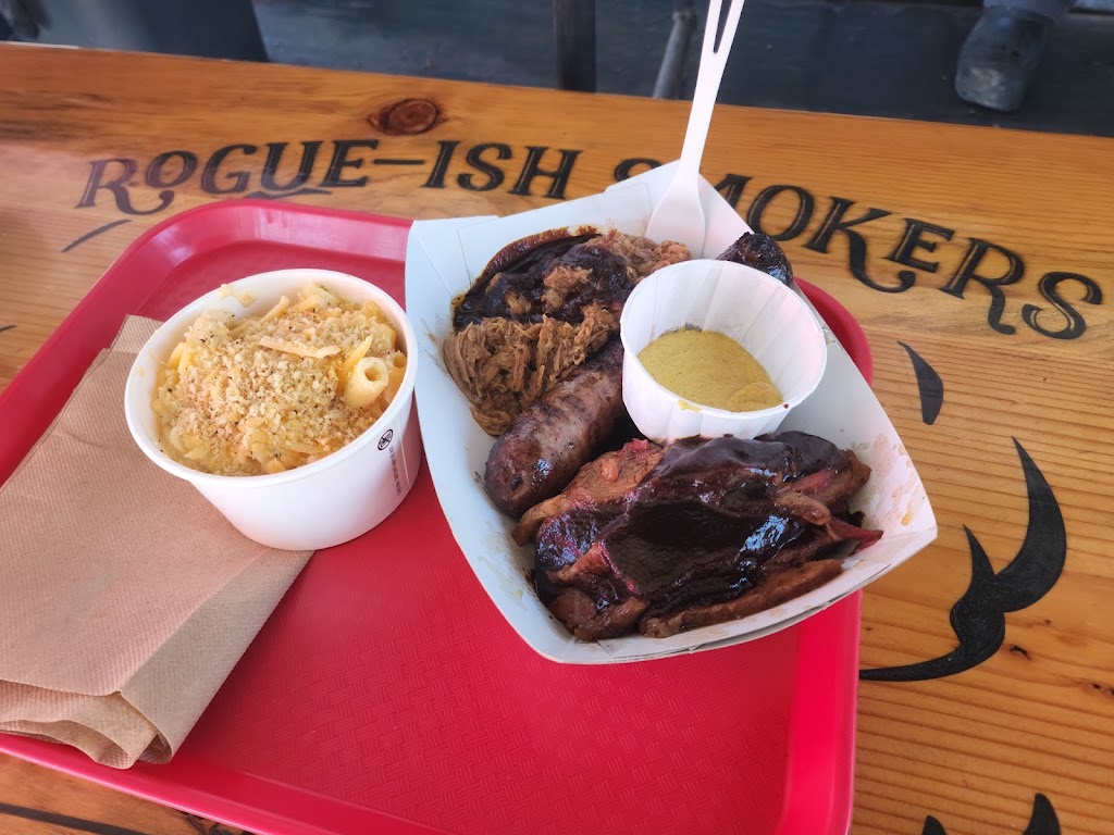 Rogue-Ish Smokers | restaurant | 3283 Hillcrest Rd, Medford, OR 97504, USA | 5412247272 OR +1 541-224-7272