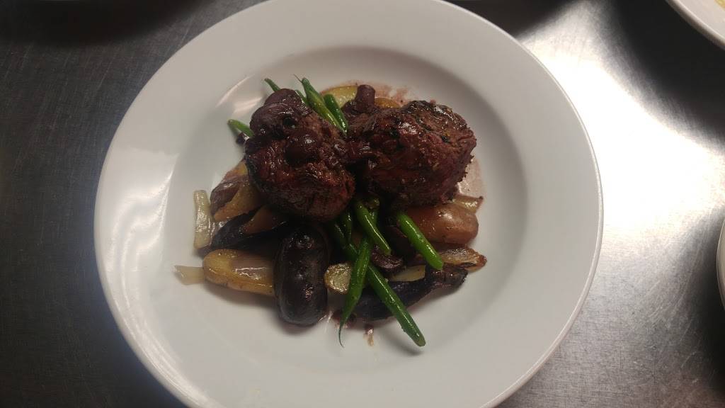 Stone Hearth Inn & Tavern | restaurant | 698 VT-11, Chester, VT 05143, USA | 8028752525 OR +1 802-875-2525