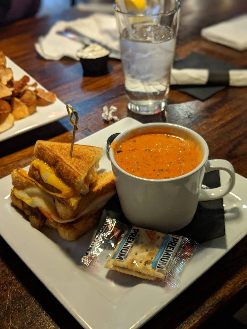 Foundry Kitchen and Bar | restaurant | 525 Broad St, Elyria, OH 44035, USA | 4402819181 OR +1 440-281-9181