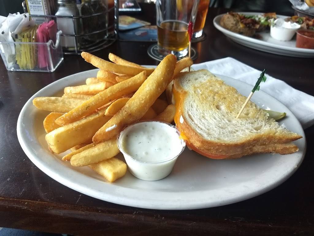 Hankos Sports Bar & Grill | restaurant | 4 Monroe Pkwy F, Lake Oswego, OR 97035, USA | 5036977819 OR +1 503-697-7819