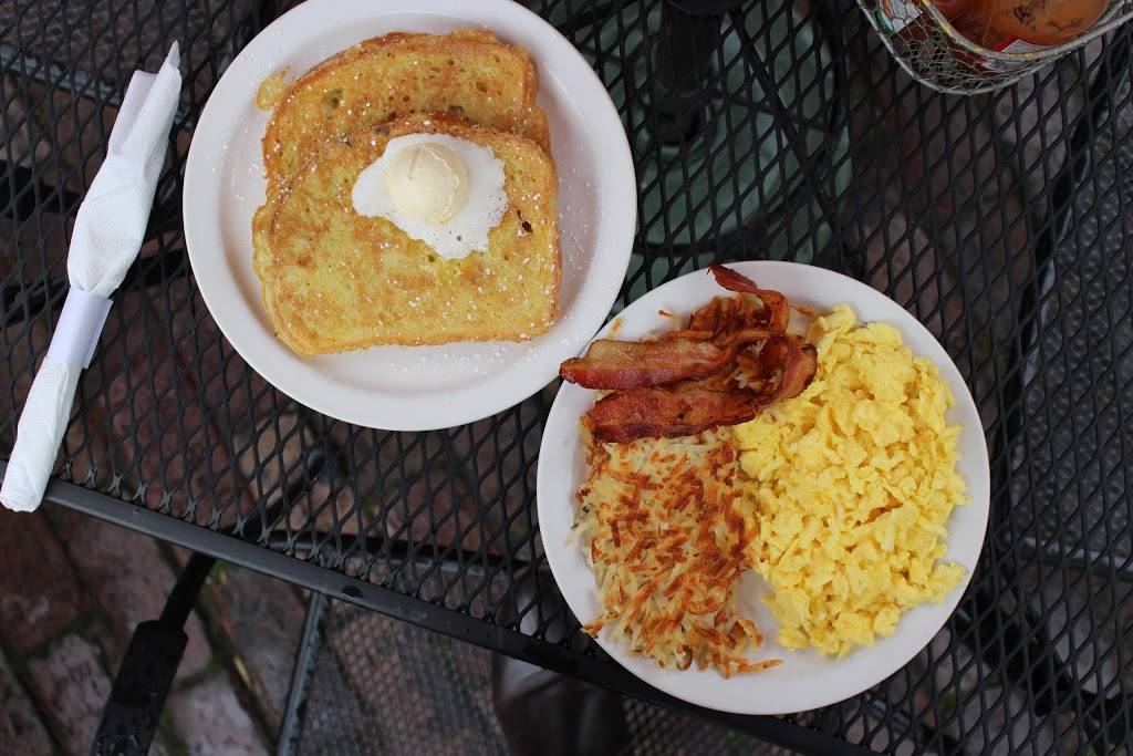 Roberts Roost | restaurant | 600 6th St, Racine, WI 53403, USA | 2627704648 OR +1 262-770-4648