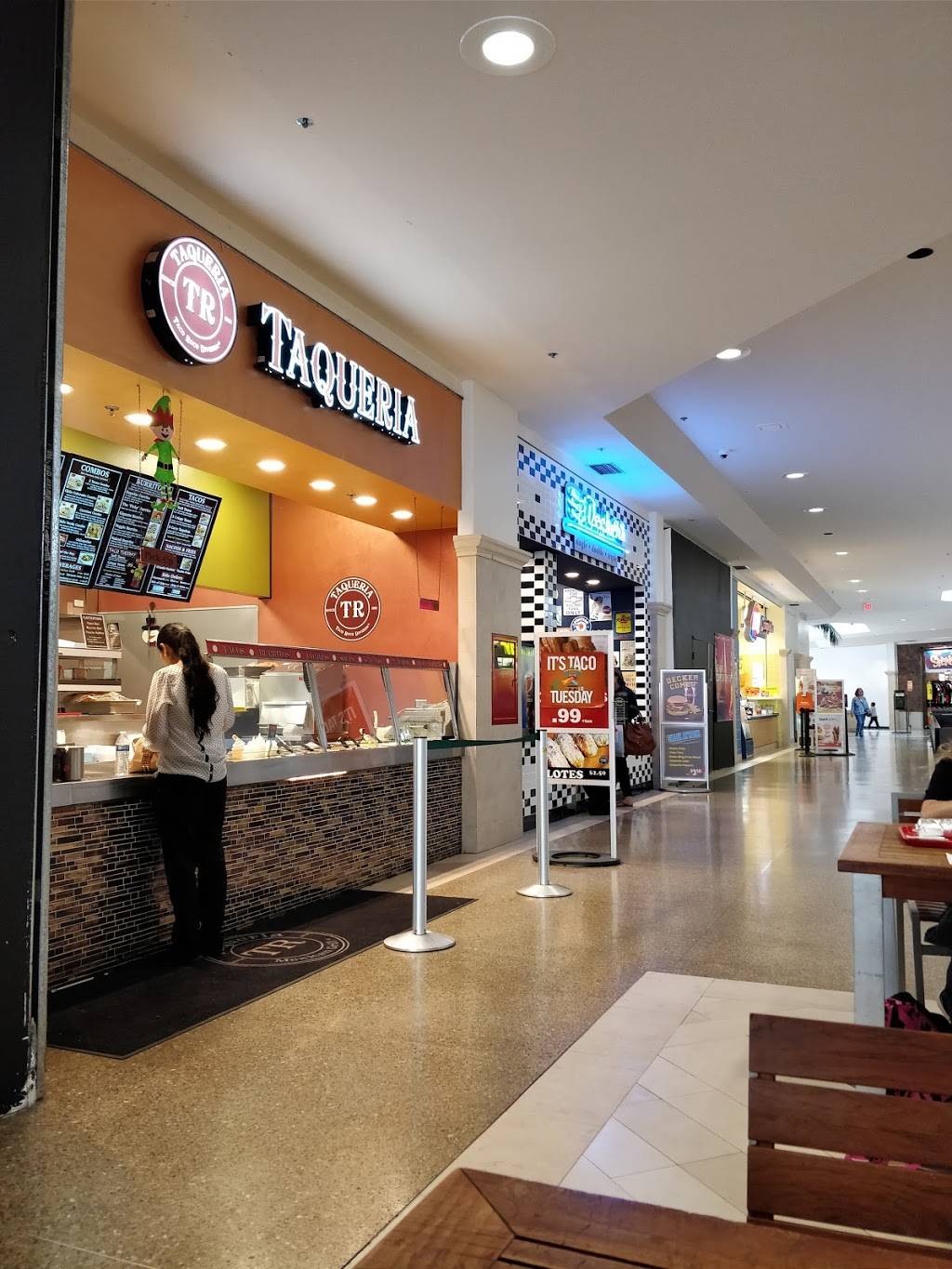 Taqueria Robles | restaurant | 286 Town Center E #26, Santa Maria, CA 93454, USA | 8056147654 OR +1 805-614-7654