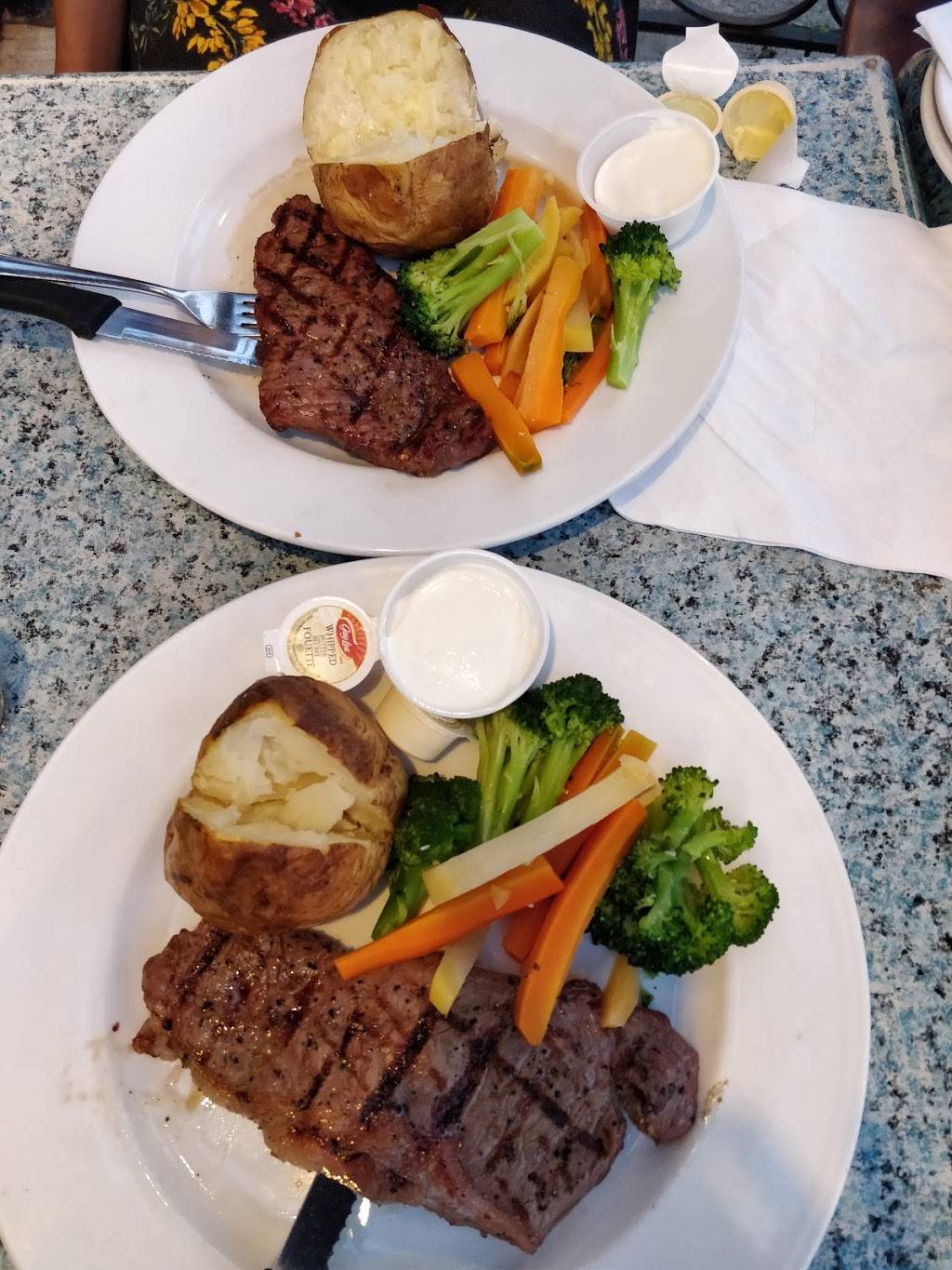 The Leaside Pub | restaurant | 190 Laird Dr, East York, ON M4G 3W2, Canada | 4164678682 OR +1 416-467-8682