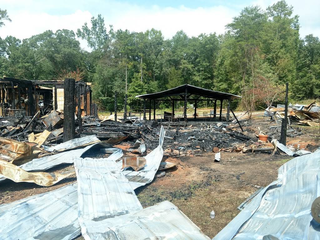 The LakeHouse Tavern | restaurant | 3288 Rock Springs Rd, Lavonia, GA 30553, USA | 7048076908 OR +1 704-807-6908