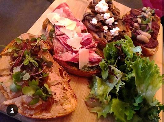 Gigis On Fairmount | restaurant | 3477 Fairmount Blvd, Cleveland Heights, OH 44118, USA | 2162917237 OR +1 216-291-7237