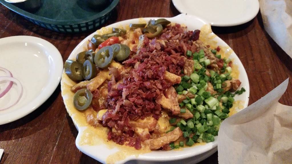Snuffers Restaurant & Bar | restaurant | 2901 Village Dr, Rockwall, TX 75087, USA | 9727229811 OR +1 972-722-9811