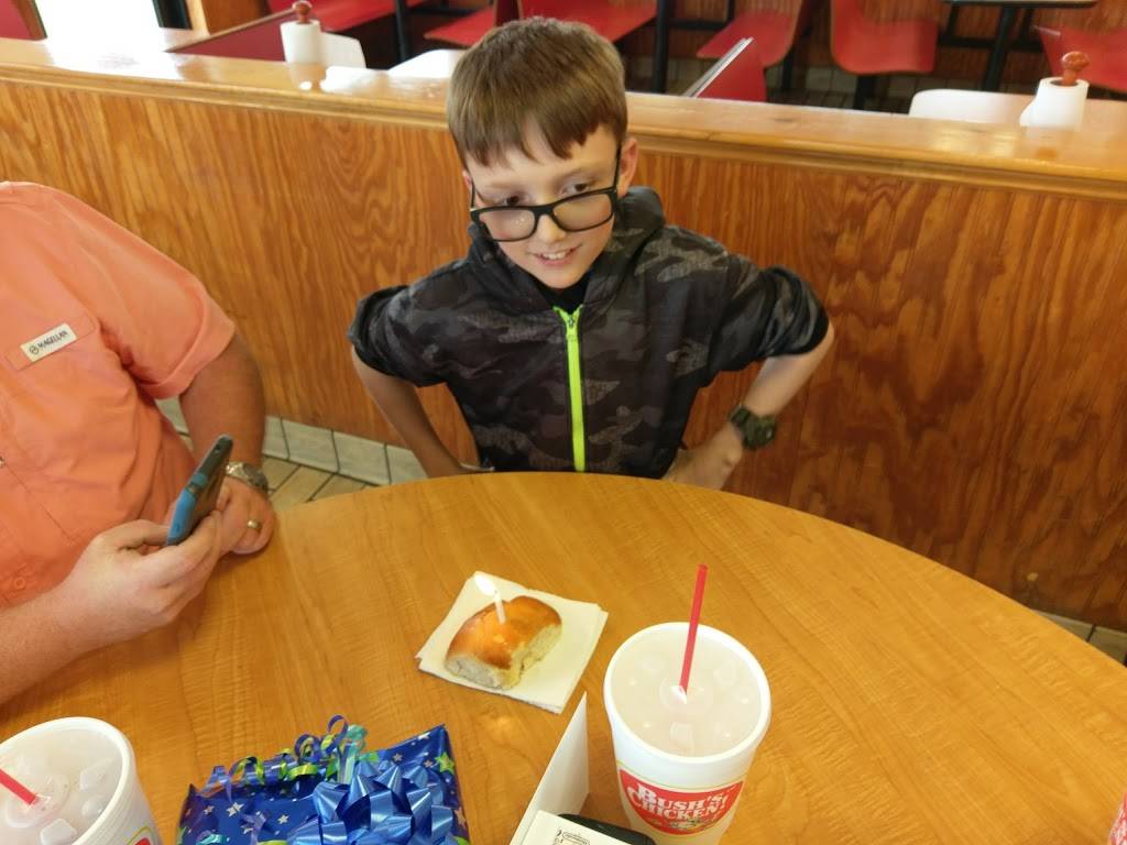 Bushs Chicken | restaurant | 935 Old US Hwy 90 E, Castroville, TX 78009, USA | 8305382800 OR +1 830-538-2800