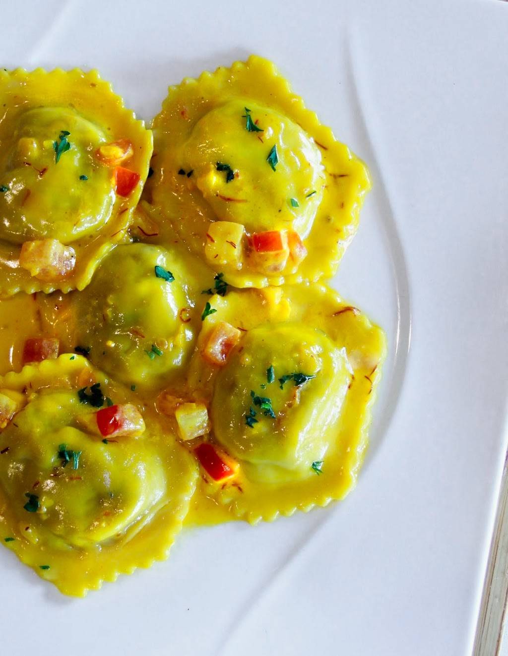 Red Carpet Italian Restaurant | restaurant | 3438 SW 8th St, Miami, FL 33135, USA | 3055294220 OR +1 305-529-4220