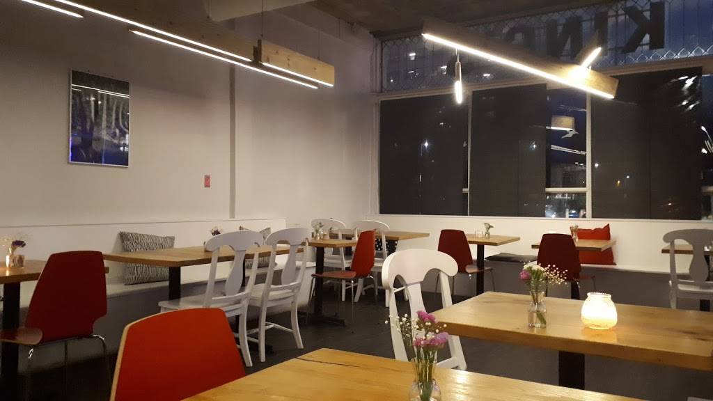 Berry Hill Food Company | restaurant | 82 King St W, Oshawa, ON L1H 1A6, Canada | 9052409055 OR +1 905-240-9055