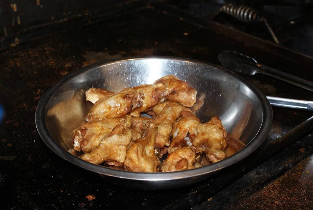 Tailgate Sports Bar & Grill | restaurant | 930 W Broadway Rd, Tempe, AZ 85282, USA | 4808942337 OR +1 480-894-2337