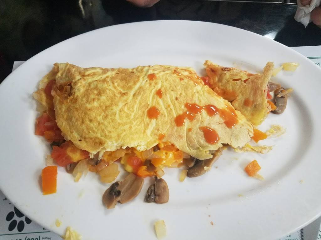 Chuckies Bay County Flea Market | restaurant | 108 Adams St, Bay City, MI 48708, USA | 9898930541 OR +1 989-893-0541