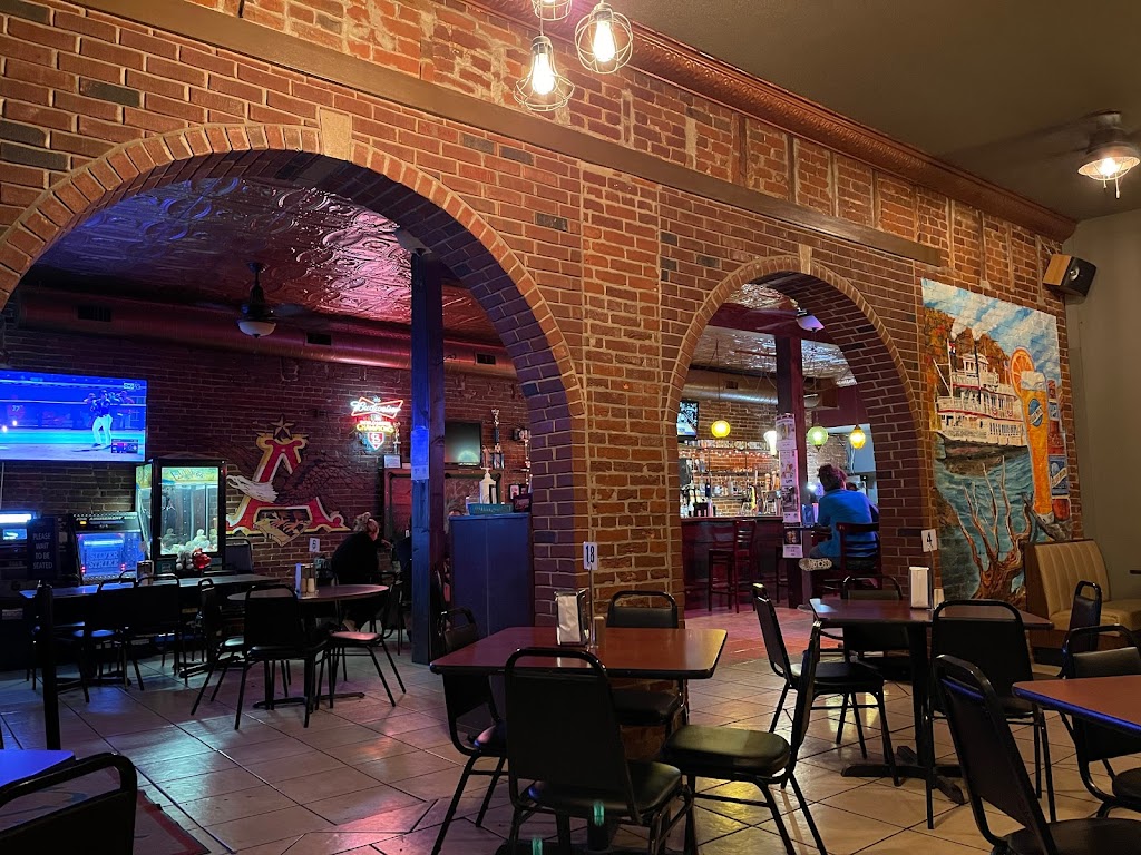 Finns Food & Spirits | restaurant | 214 N Main St, Hannibal, MO 63401, USA | 5732480881 OR +1 573-248-0881