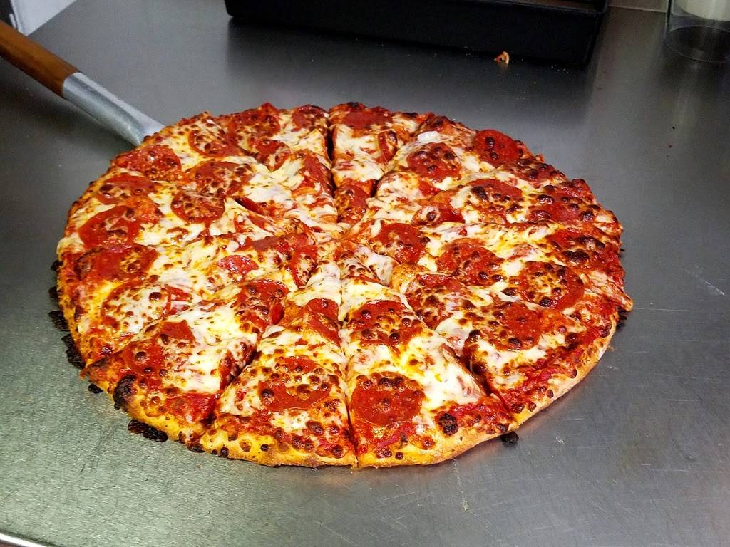 Foxs Pizza Den | restaurant | 4 Traders Alley, Buckhannon, WV 26201, USA | 3044727222 OR +1 304-472-7222