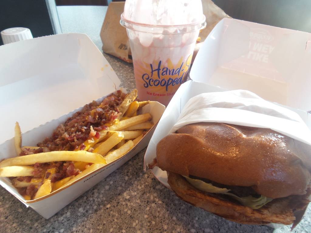 Hardees | restaurant | 2420 US-30, Oswego, IL 60543, USA | 6308920076 OR +1 630-892-0076