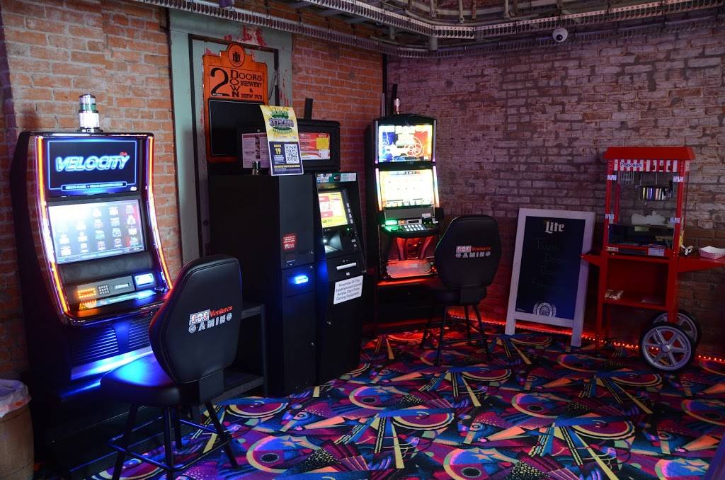 Two Doors Down Brewery | restaurant | 112 N Warner St, Clinton, IL 61727, USA | 2175700776 OR +1 217-570-0776