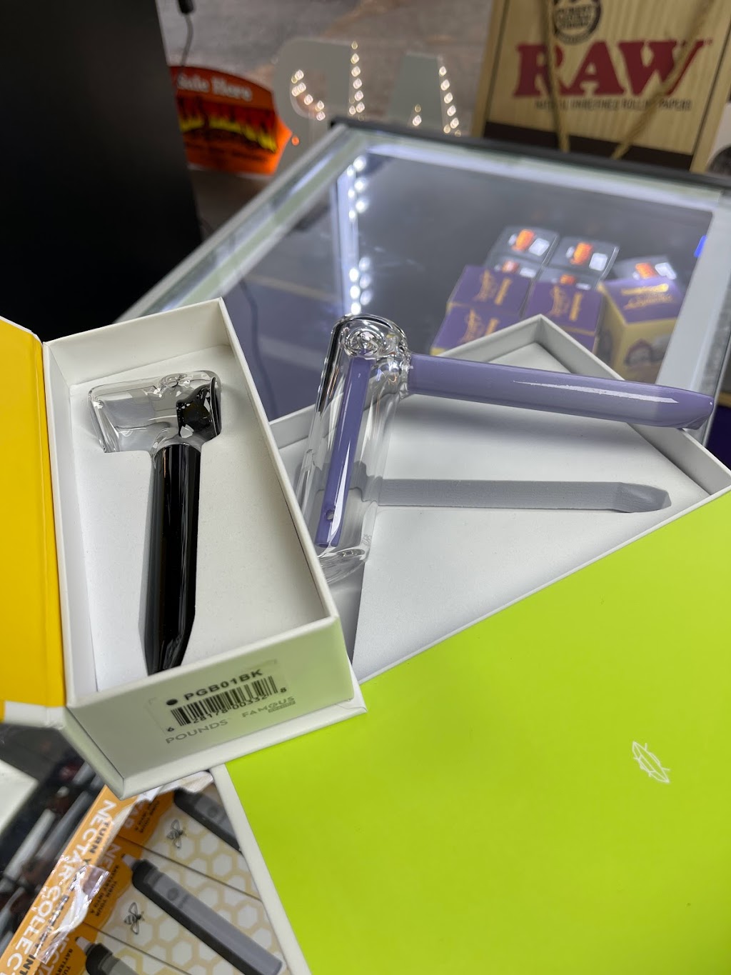 A1 smoke shop | meal takeaway | 407 MacDade Boulevard, Folsom, PA 19033, USA | 4844943000 OR +1 484-494-3000