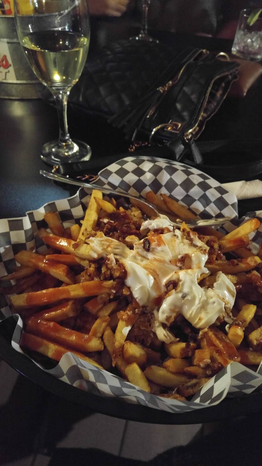 Hideout Bar & Grill | restaurant | 989 Front Rd, Windsor, ON N9J 2A5, Canada | 5197348844 OR +1 519-734-8844