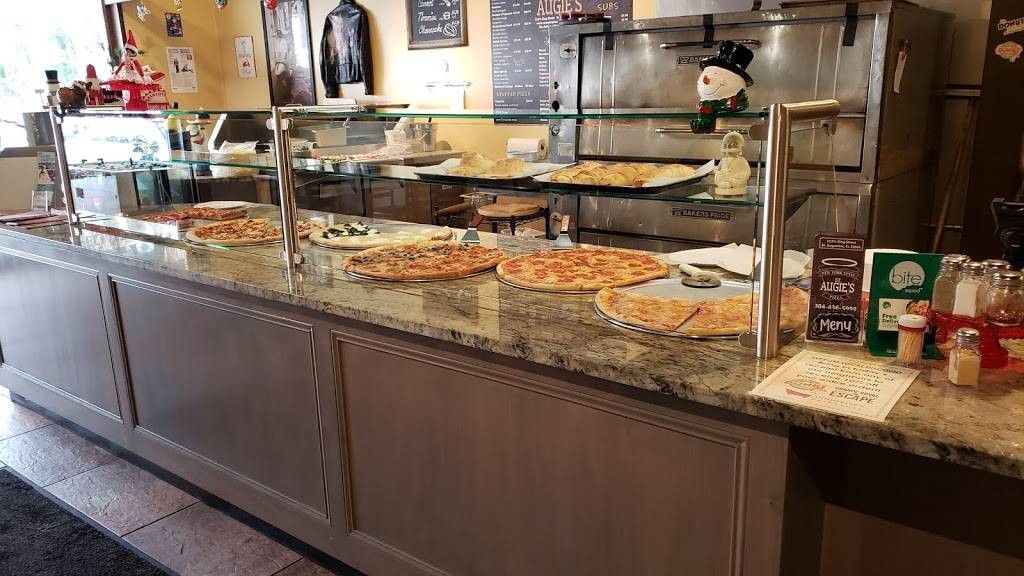 St. Augies Pizza | restaurant | 113 1/2 King St, St. Augustine, FL 32084, USA | 9044365998 OR +1 904-436-5998