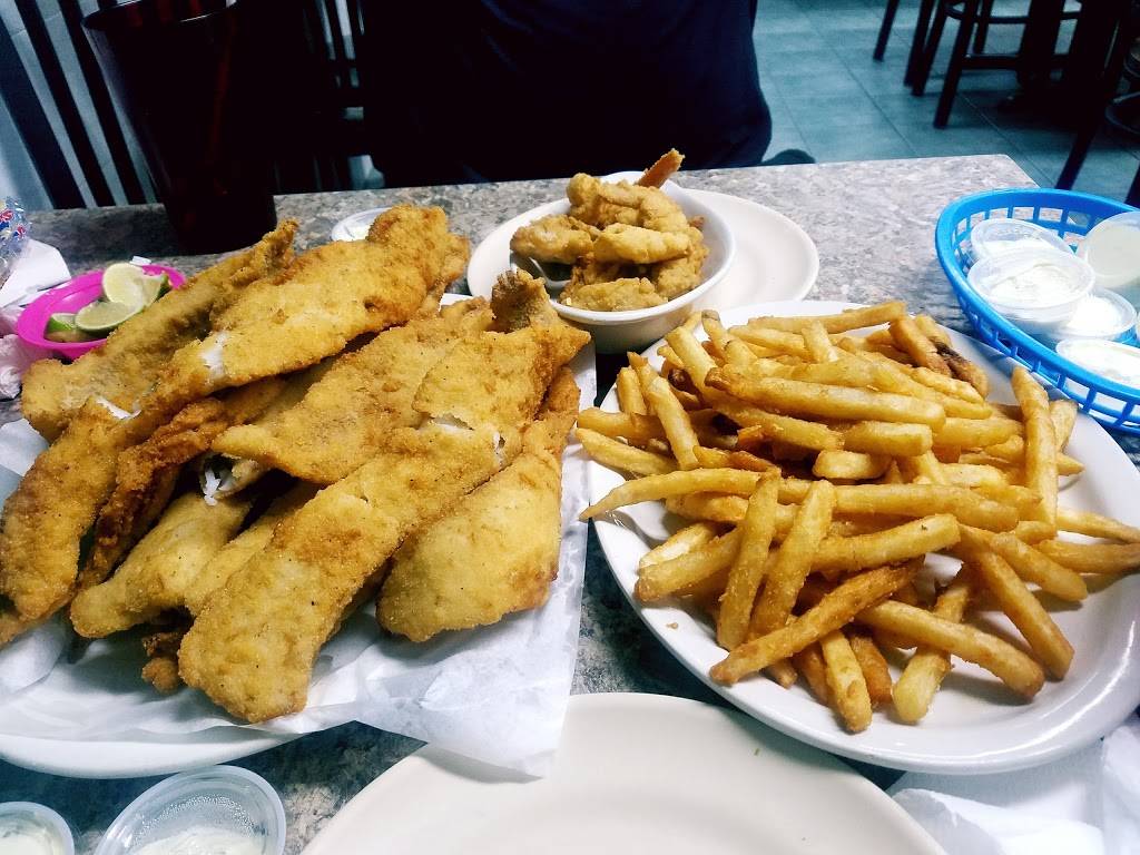 La Playa Restaurant | restaurant | 3201 W Poplar St, San Antonio, TX 78228, USA | 2107358715 OR +1 210-735-8715