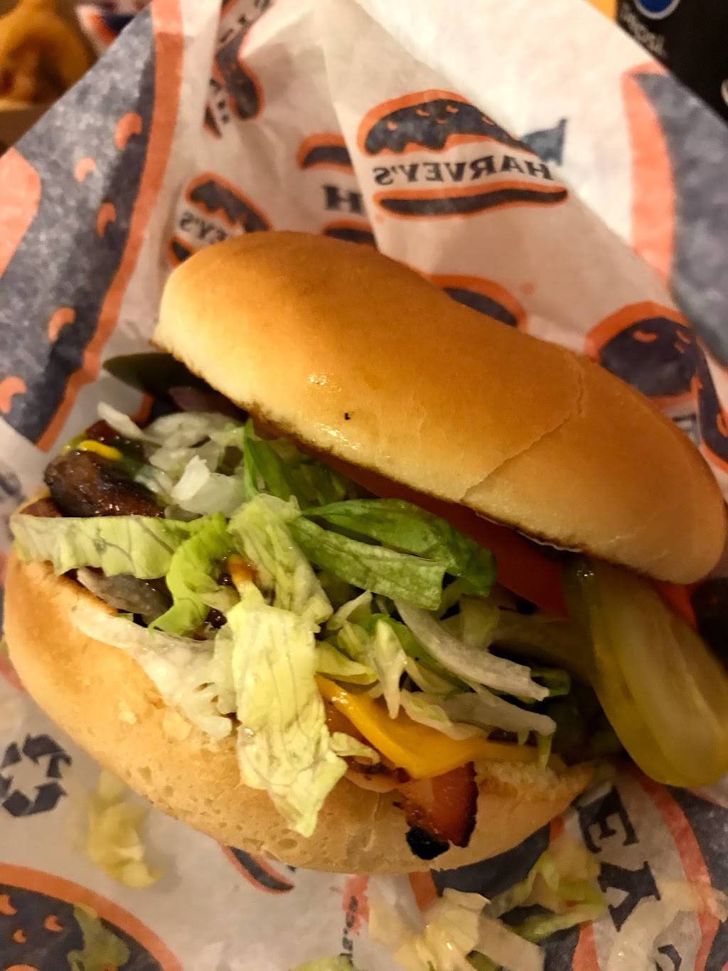 Harveys | restaurant | 7475 Boulevard Décarie, Montréal, QC H4P 2G9, Canada | 5147383588 OR +1 514-738-3588