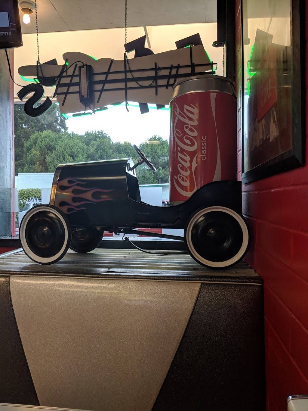 Mikies | restaurant | 4532 Evergreen Way, Everett, WA 98203, USA | 4252526162 OR +1 425-252-6162