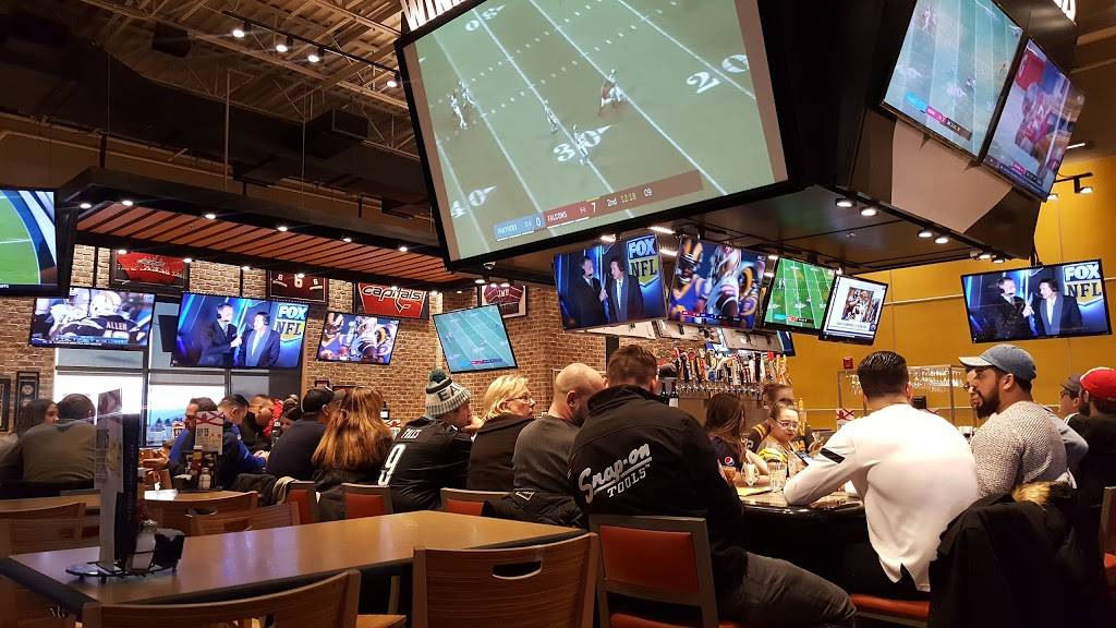 Buffalo Wild Wings | meal takeaway | 291 University Blvd, Harrisonburg, VA 22801, USA | 5404389790 OR +1 540-438-9790