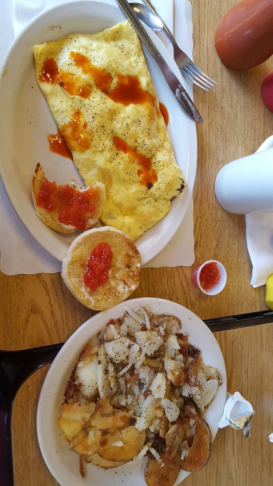 A M Corner Cafe | restaurant | 601 W State St, Fremont, OH 43420, USA | 5672012046 OR +1 567-201-2046