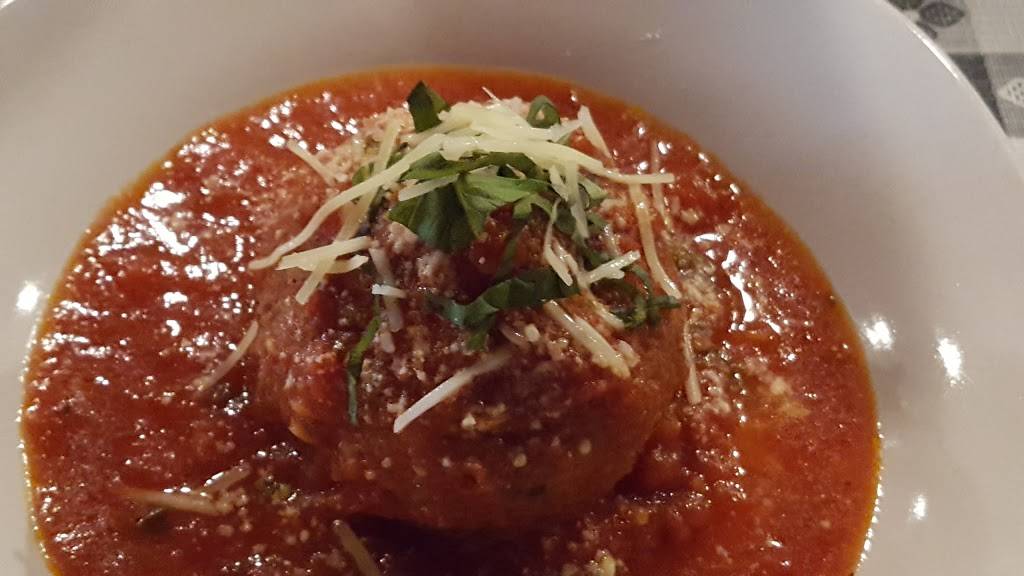 La Famiglia | restaurant | 992 Tamiami Trail, Port Charlotte, FL 33953, USA | 9412357492 OR +1 941-235-7492