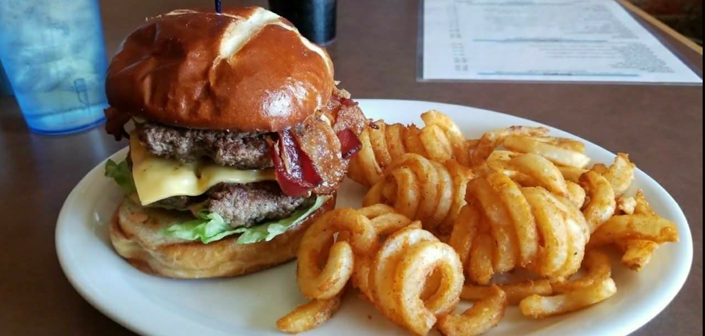 Lynchs Mainstreet Bar & Grill | restaurant | 336 Main St, Rockwell City, IA 50579, USA | 7122975521 OR +1 712-297-5521