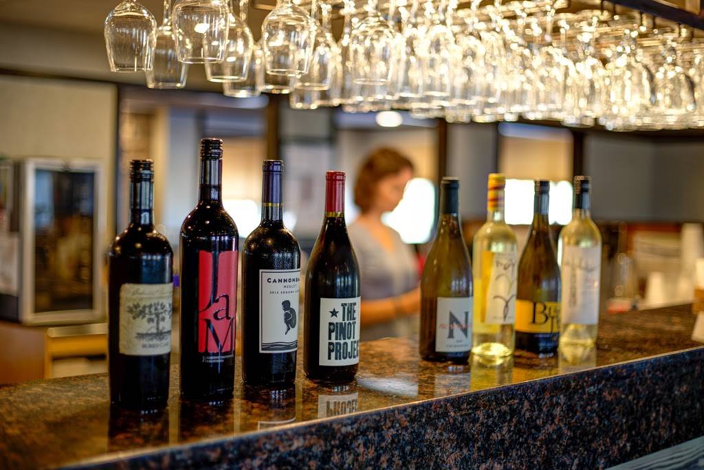 Colonial Cafe | restaurant | 1625 E Main St, St. Charles, IL 60174, USA | 6305844647 OR +1 630-584-4647