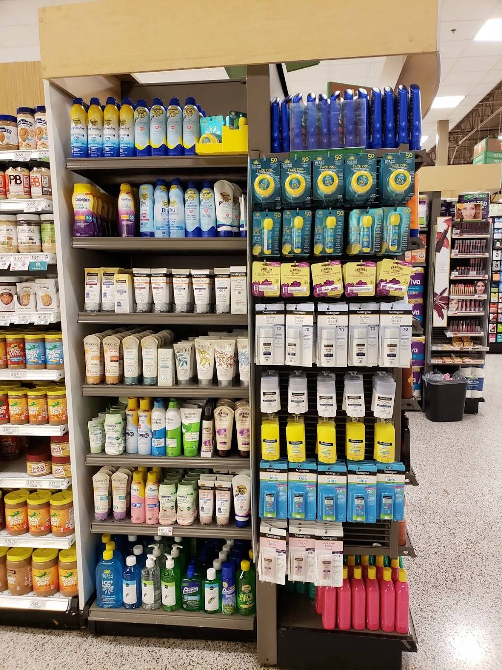 Village Center | shopping mall | 13100-13262 N Dale Mabry Hwy, Tampa, FL 33618, USA | 8136644800 OR +1 813-664-4800