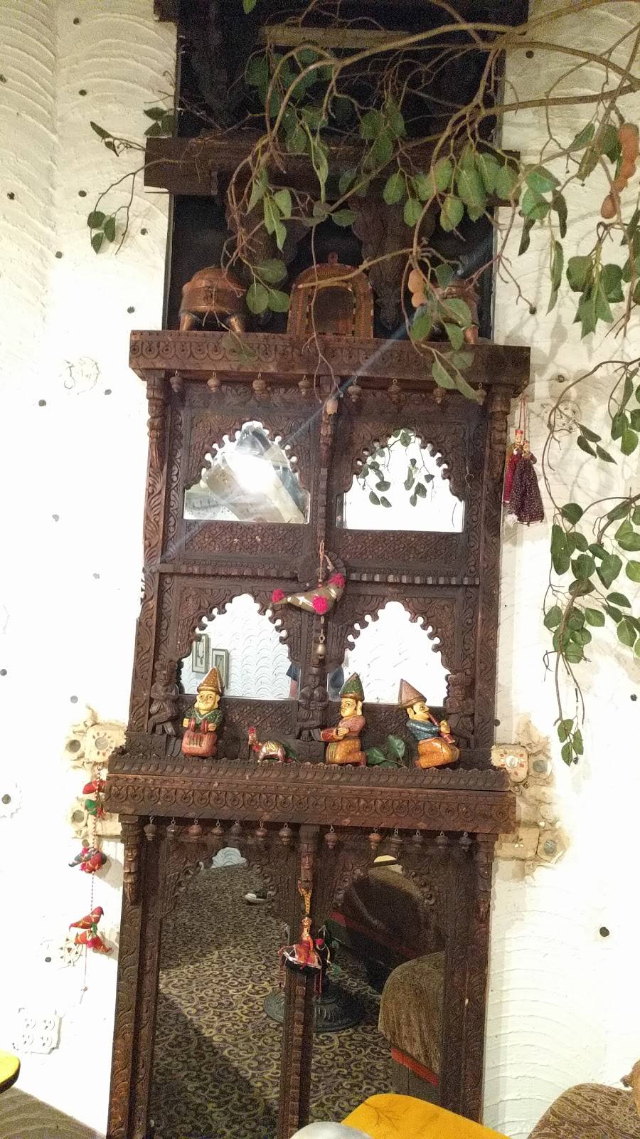 Zaroka Bar and Restaurant | restaurant | 4802, 148 York St, New Haven, CT 06511, USA | 2037768644 OR +1 203-776-8644